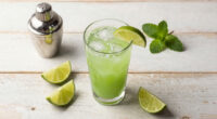 Skip the Aperol Spritz: This 2-Ingredient Cocktail Is Way More Refreshing